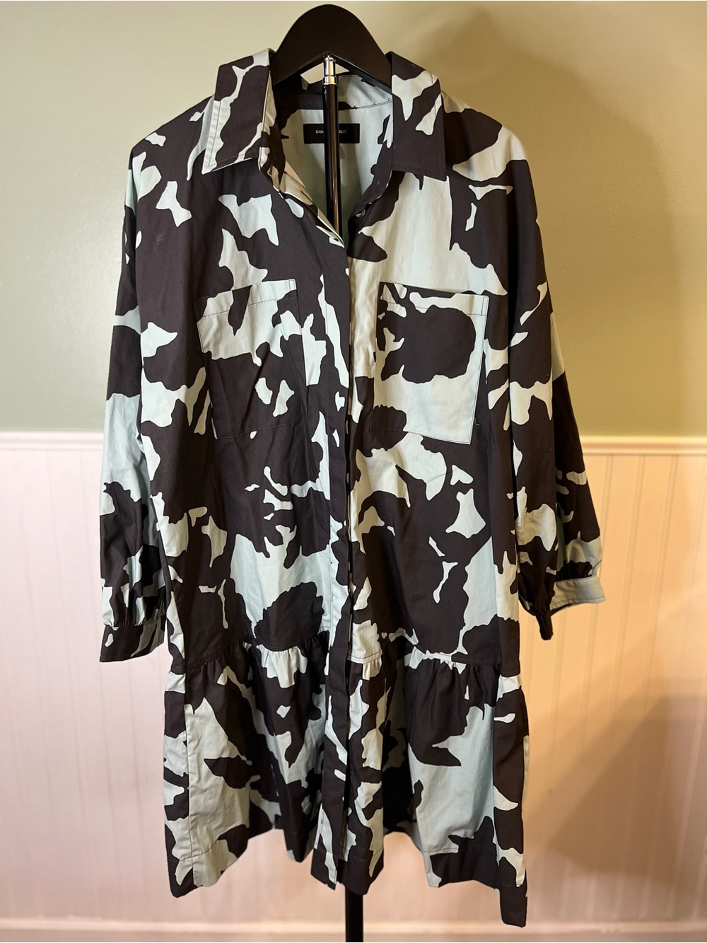 Banana Republic Black & Pale Blue Long Sleeve Printed Shirt Dress. Size L